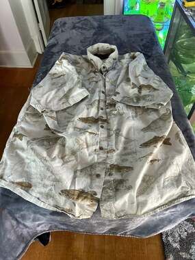 Bluff creek fish button up shirt size XL